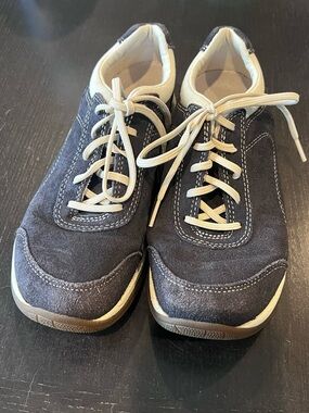 Cabela's Women's Shoes size9 navy